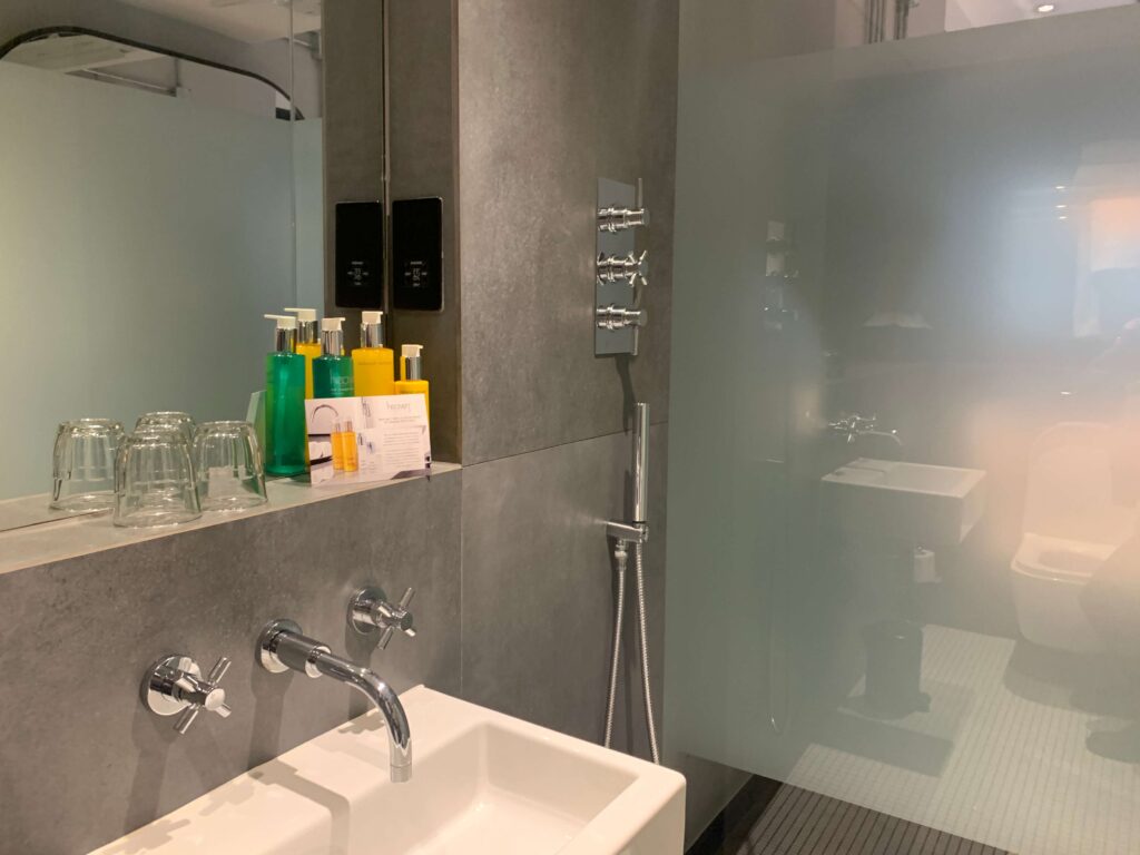 En-suite at the New Road Hotel