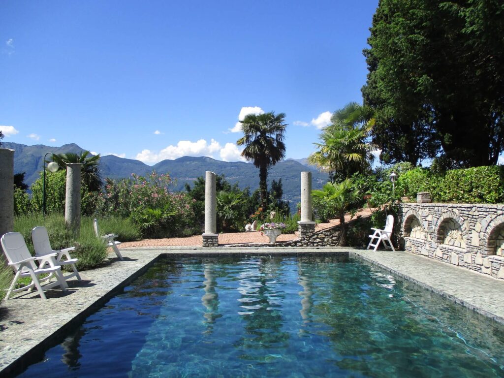 Pool surrounded by columns, overlooking mountains