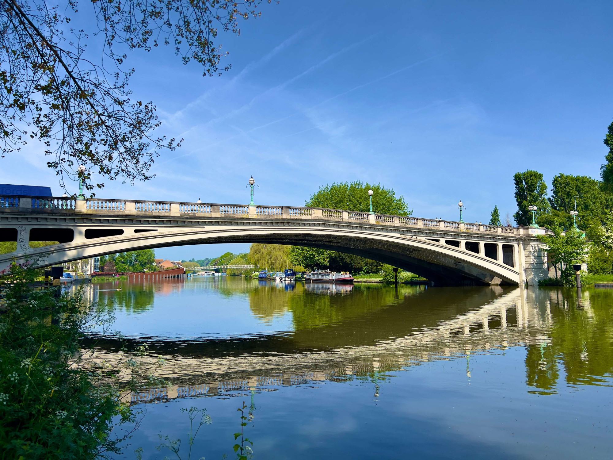 A bridge over the river Thames in Reading.