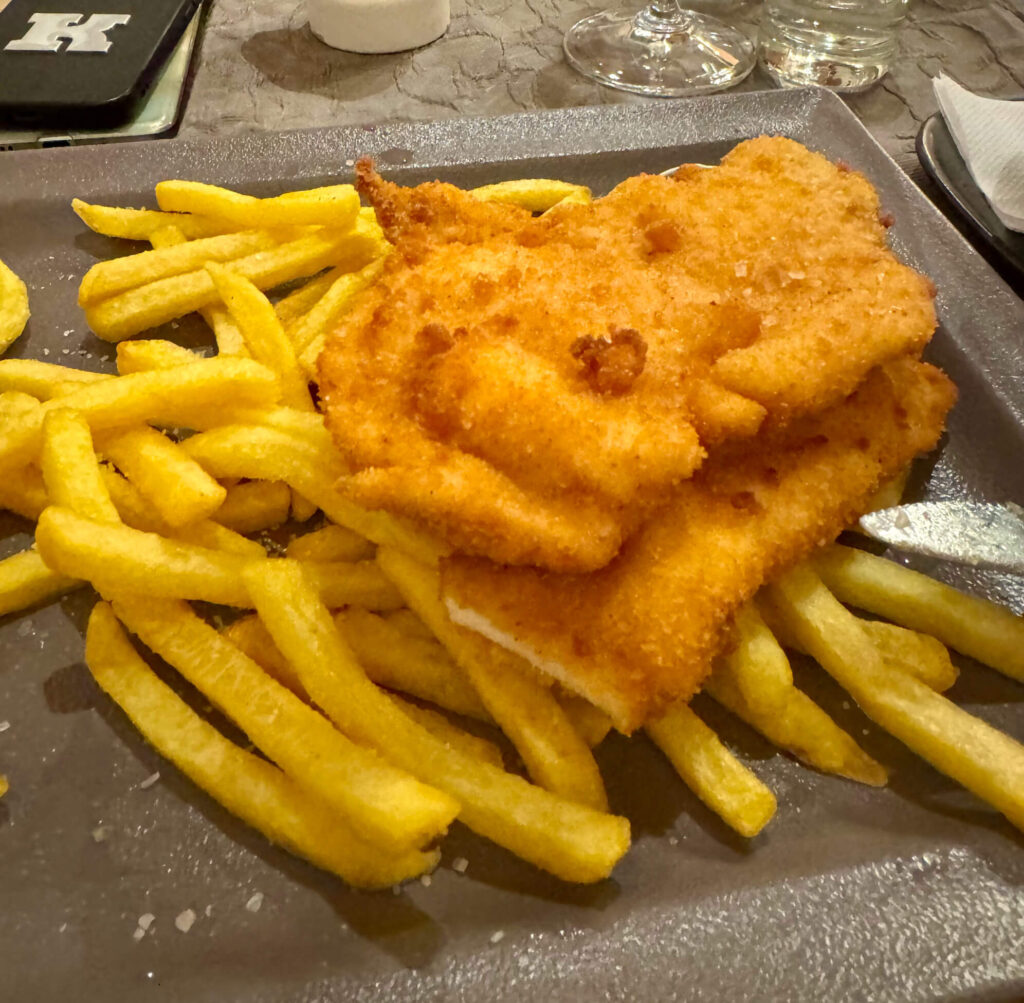 Chicken schnitzel and chips at Purlepaus in Kufstein.