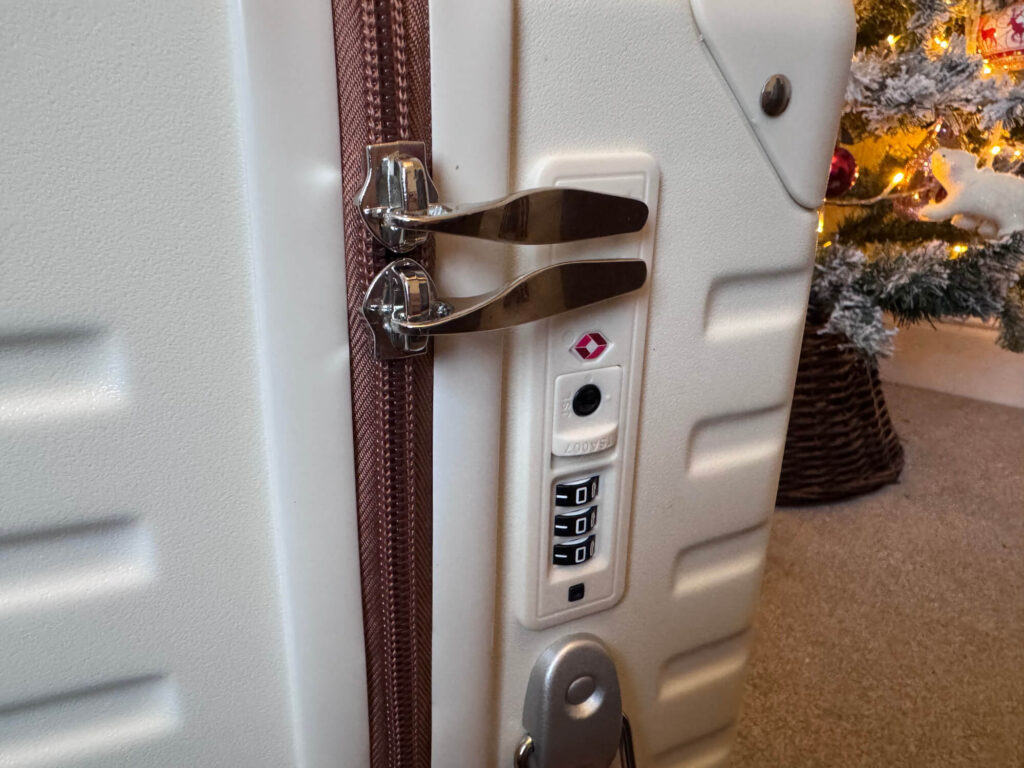 A close up photo of the TSA-approved combination lock on the Tavoxda carry on suitcase.