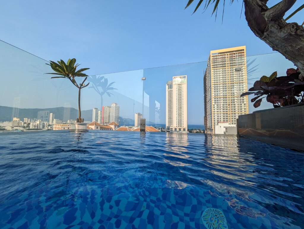The rooftop pool at Tashi Ocean Hotel & Apartment.