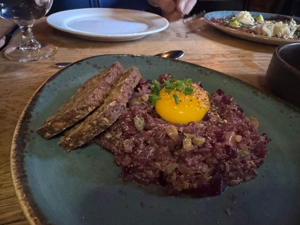 Reindeer tartare at Bryggen Tracteursted.